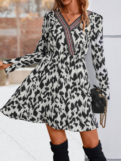 Fashion women's new v-neck long-sleeved printed dress