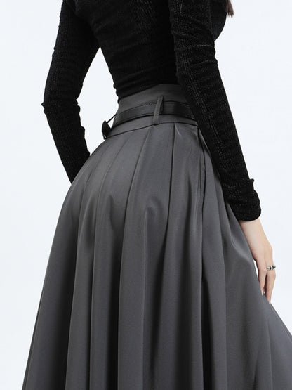 Women's A-line pleated skirt with wide hem