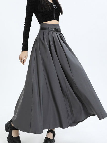 Women's A-line pleated skirt with wide hem