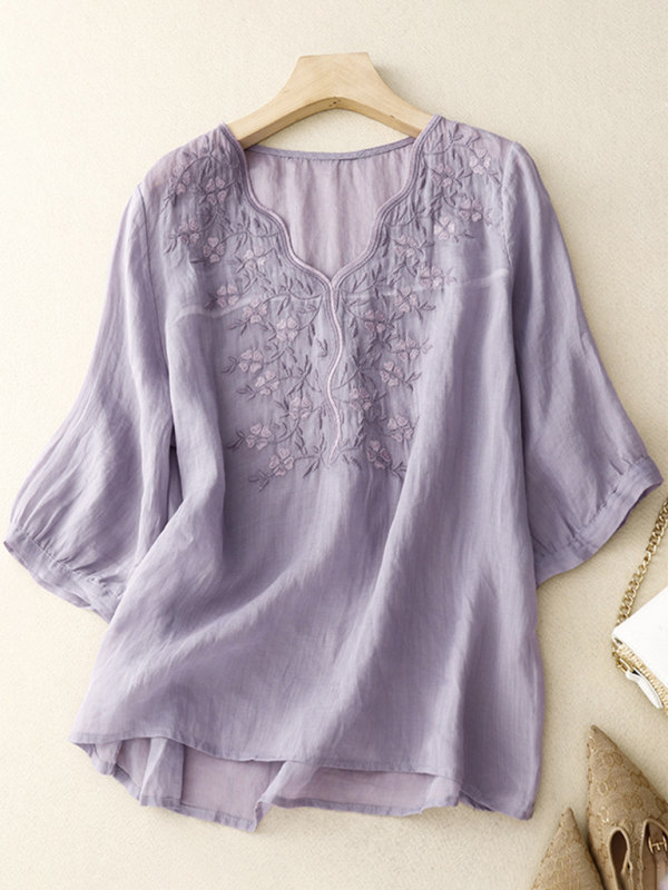 Vintage V-neck embroidered T-shirt top